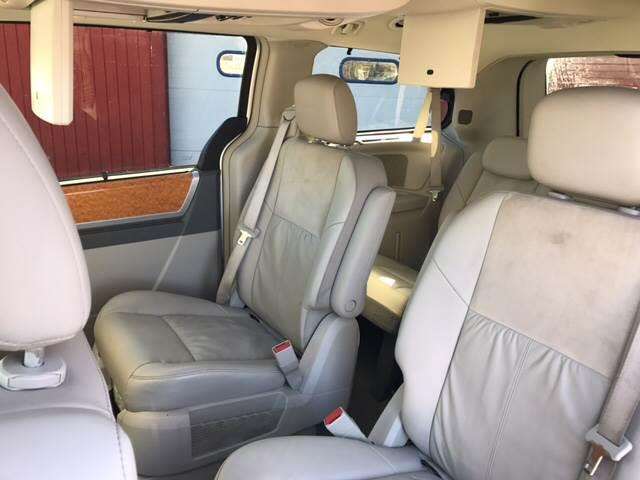 Chrysler Town and Country 2008 photo 12